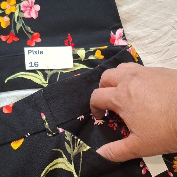 Floral Black Pants - Picture 6 of 7